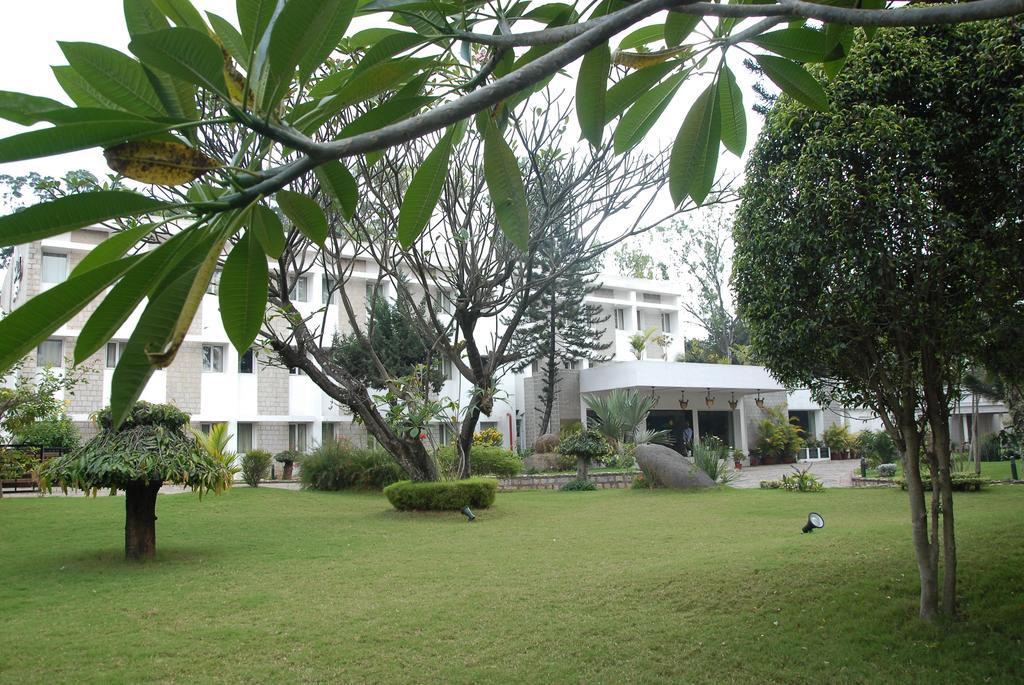 Hassan Ashok Hotel Exterior foto