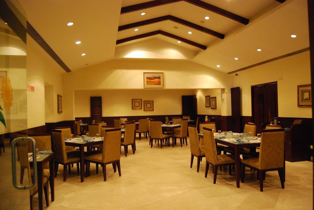 Hassan Ashok Hotel Exterior foto