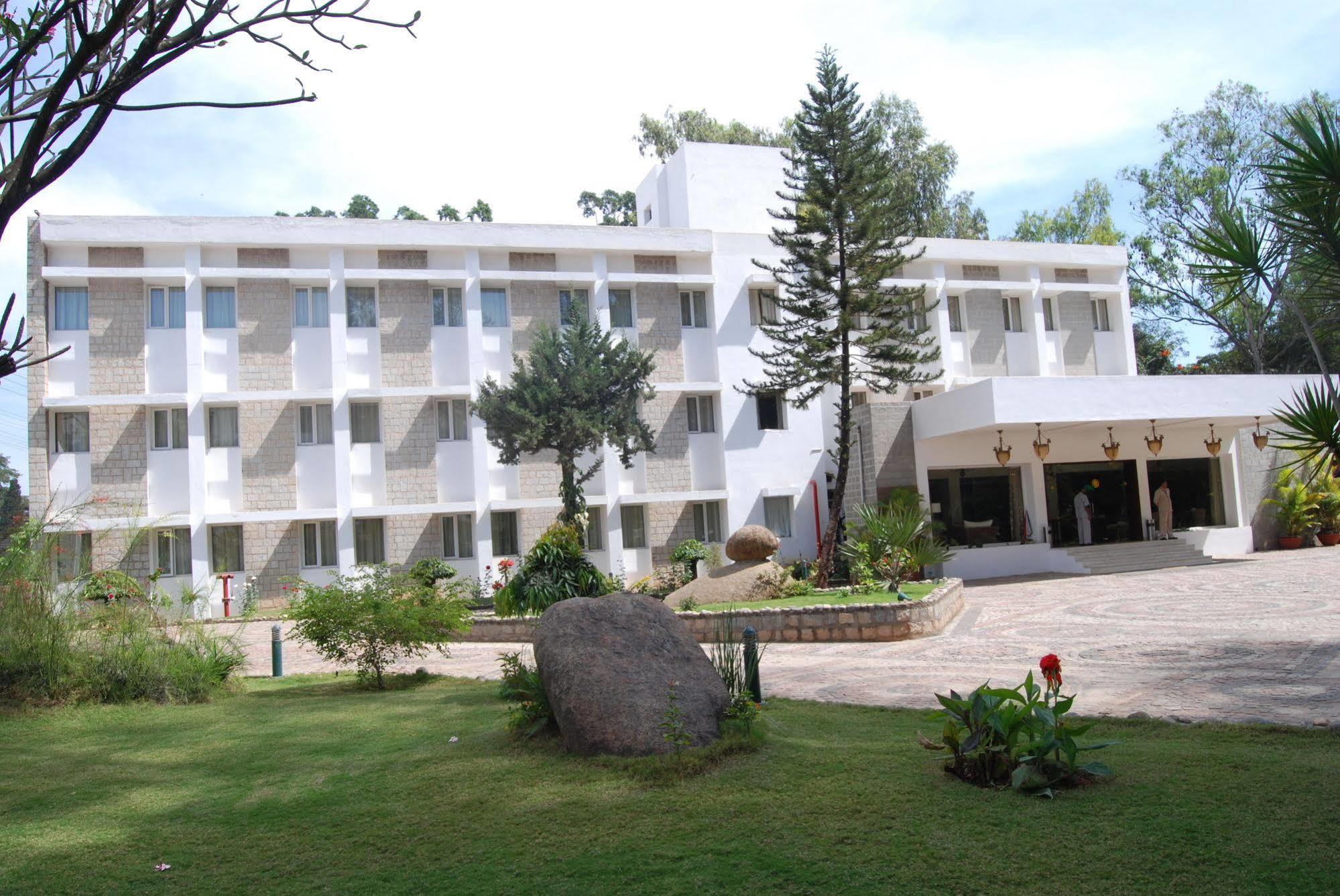 Hassan Ashok Hotel Exterior foto