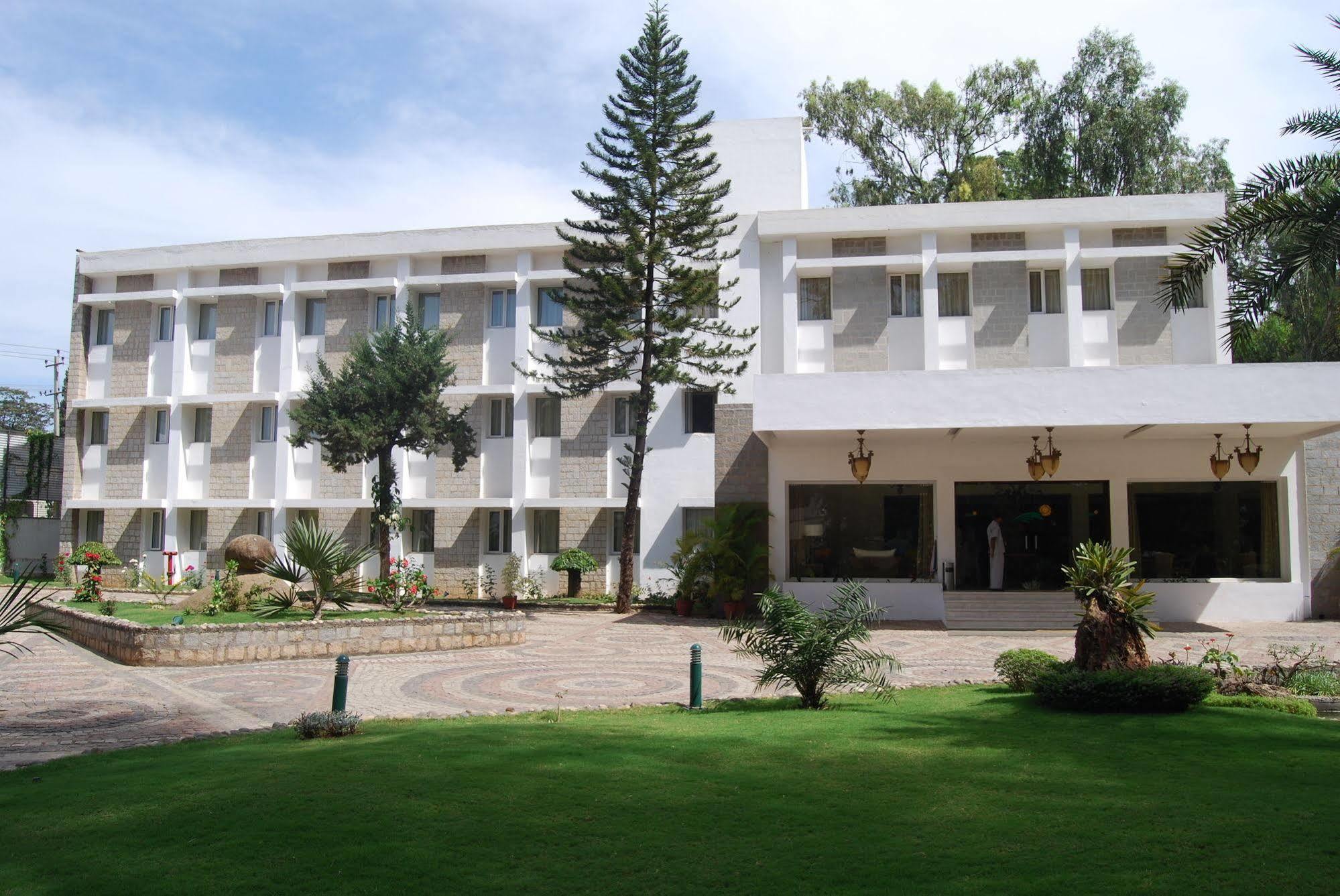 Hassan Ashok Hotel Exterior foto